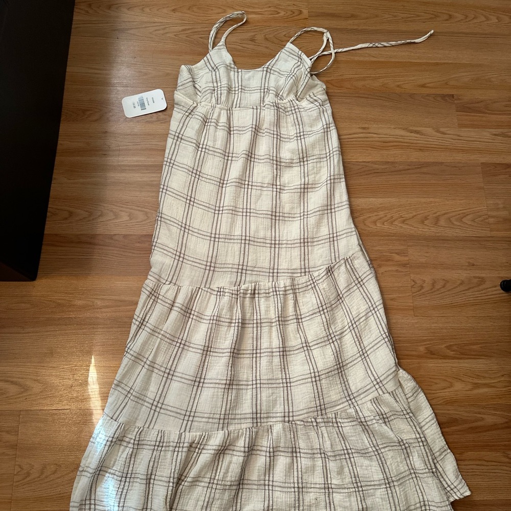Maxi dress! beige-ish and light gray maxi dress from boutique Dress Up!